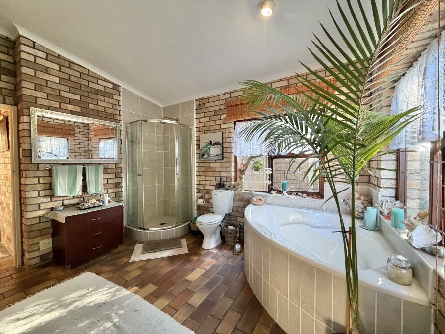4 Bedroom Property for Sale in Kabeljauws Eastern Cape